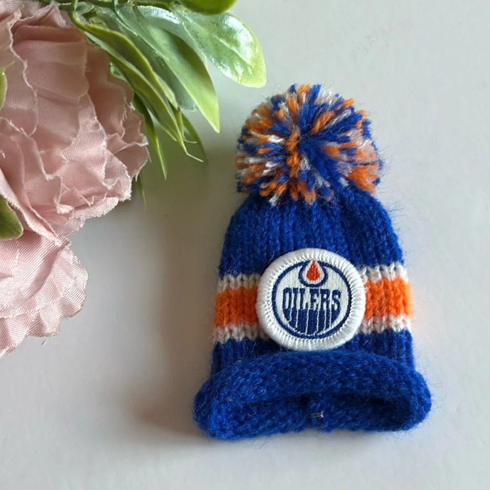 Oilers Vintage Pins and Badges, Edmonton Oilers Vintage Hat Toque Pin VTg